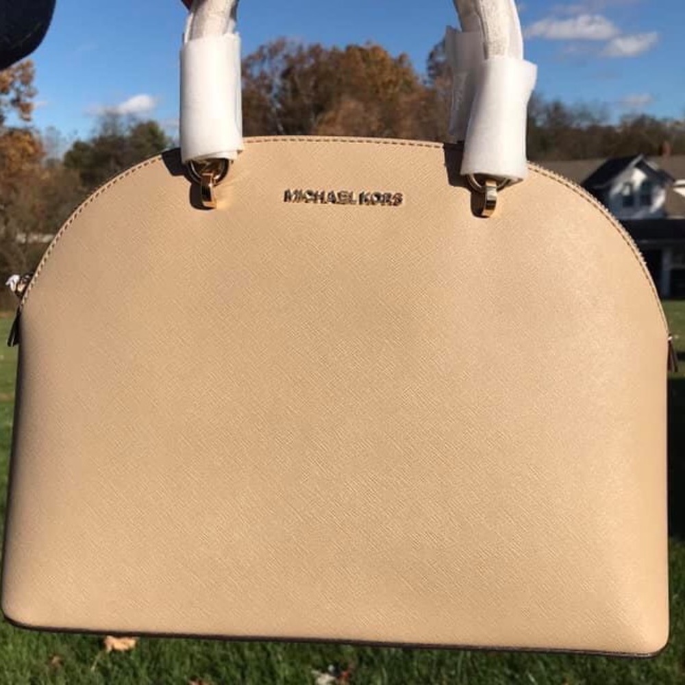 🌟NWT Michael Kors Emmy Large Dome Satchel🌟